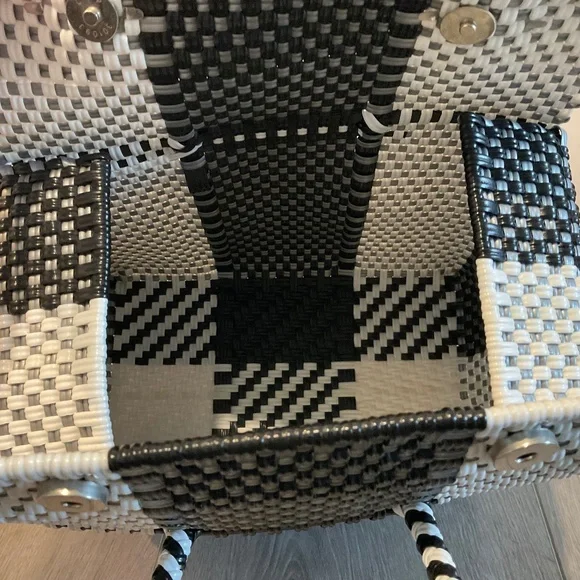 HANDWOVEN Tote Bag Black White - Picture 6 of 8